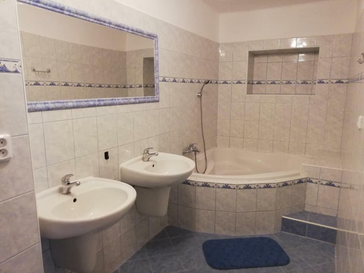 Chata Černá v Pošumaví エクステリア 写真