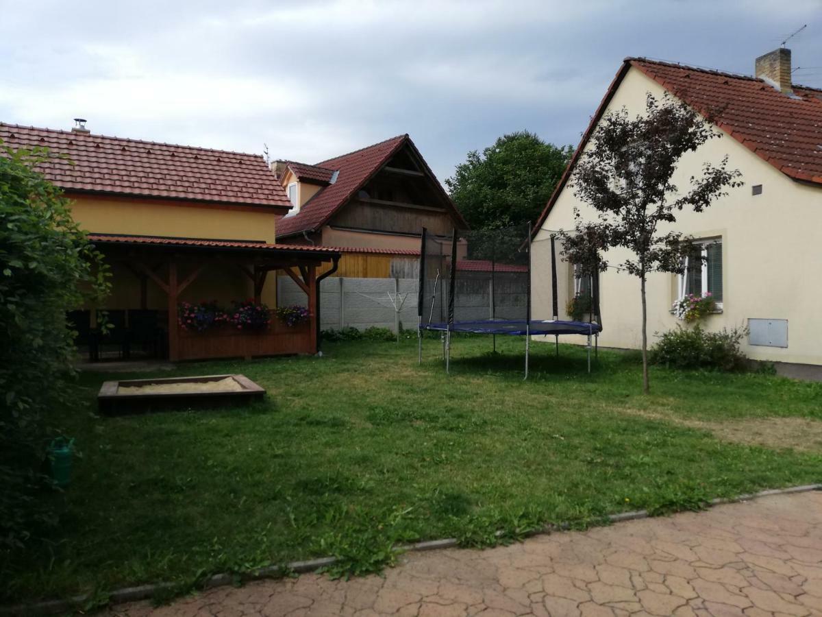 Chata Černá v Pošumaví エクステリア 写真